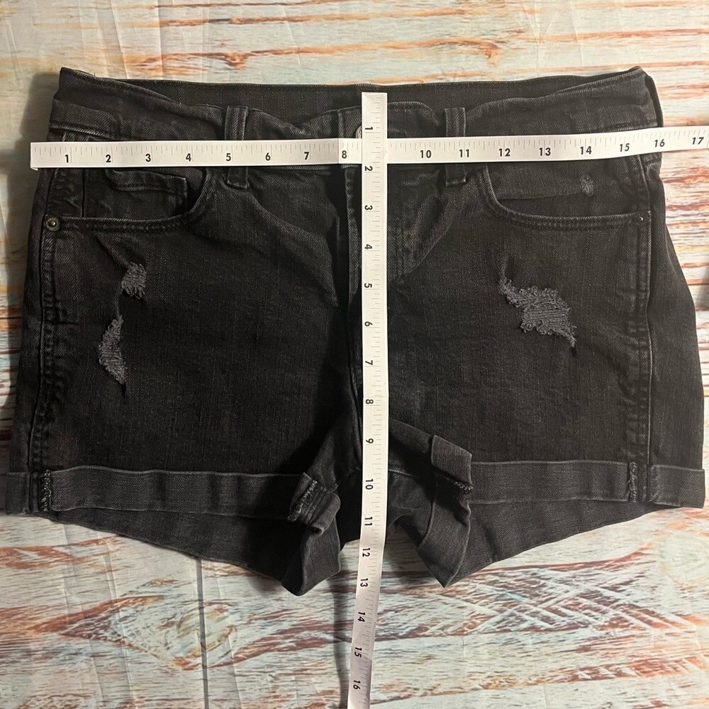 Distressed Cuffed Black Dark Wash Mid Rise Old Navy Boyfriend Denim Shorts Sz 6 - Picture 3 of 8
